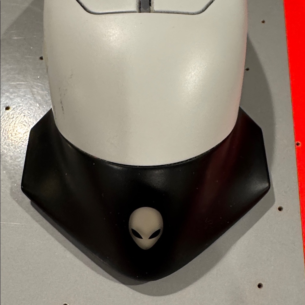 Alienware Wired/Wireless Gaming Mouse White AW610M - Complete Cable & Receiver - Picture 7 of 11
